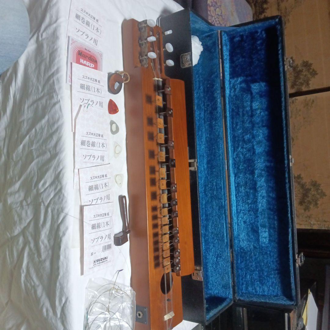 大正琴 ブラウン 付属品付き ナルダン大正琴商品一覧 ＞ 5弦大正琴 ＞ ナルダン大正琴 エレキ