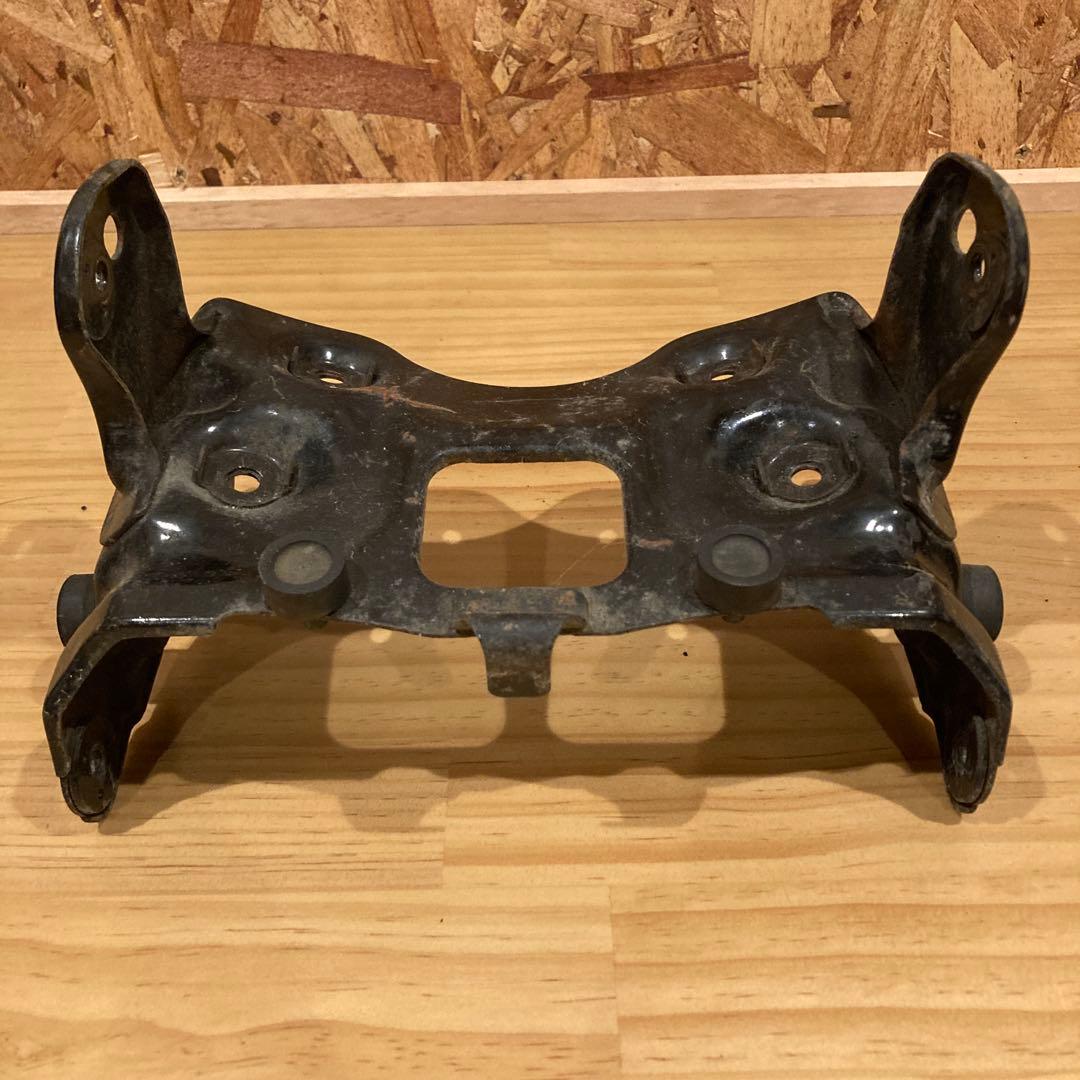 CB750FB リアフェンダーブラケット。ボックス ホンダ（HONDA） CB750F リアフェンダー 純正 中古 バイク 部品 RC04