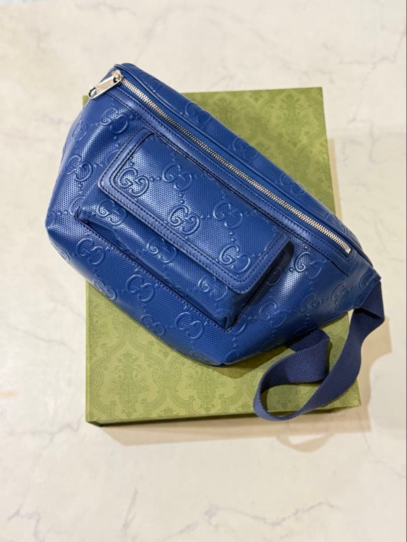 期間限定　GUCCI ボディバッグ 青 GGパターン