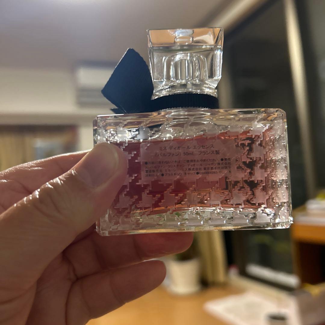 Miss Dior Essence 50ml 女性用香水 90% - メルカリ