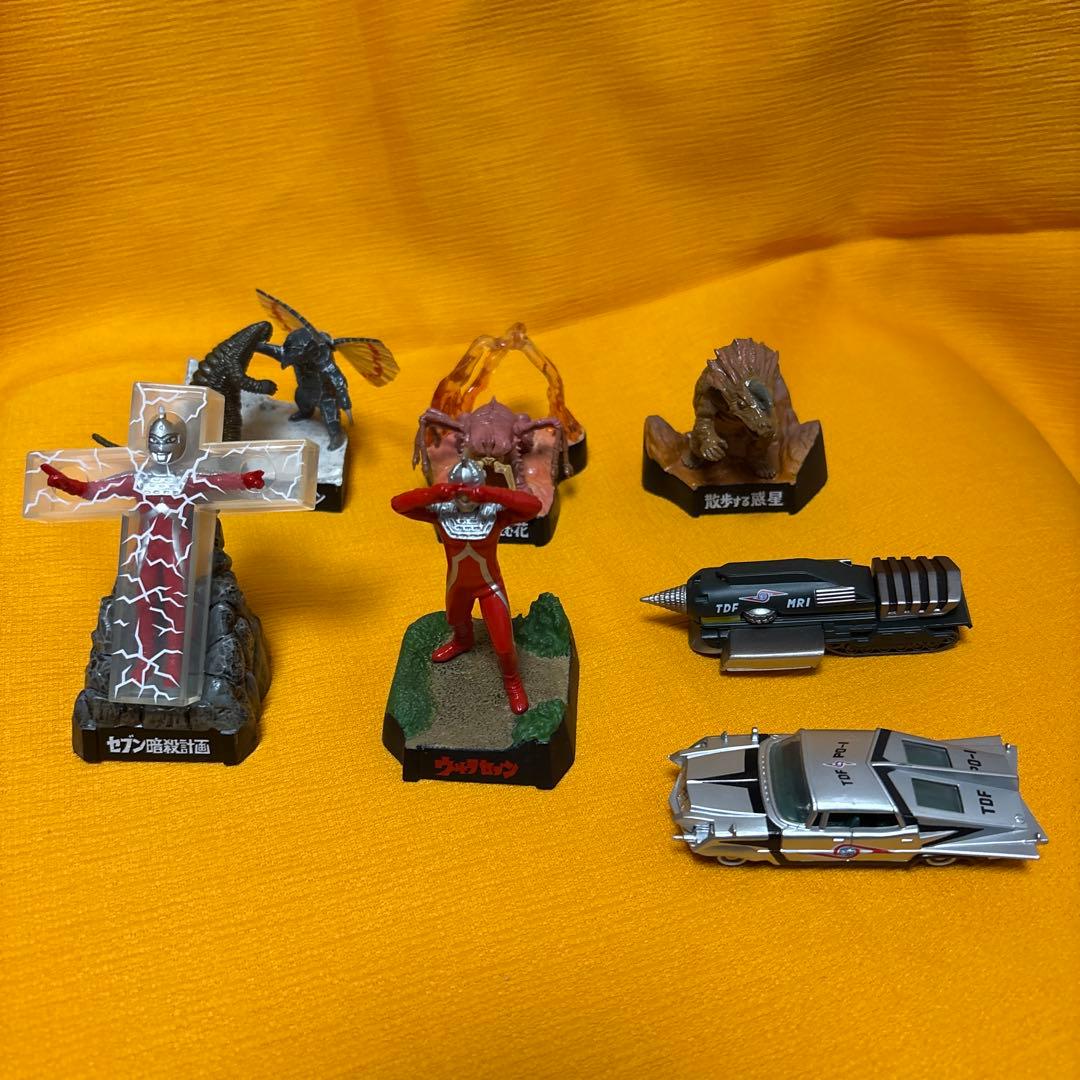 ウルトラ怪獣名鑑5体セット＋ポインターとマグマライザー