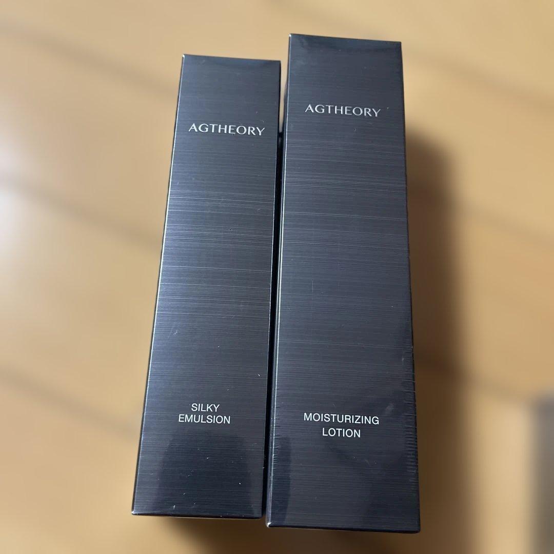 エイジーセオリーモイスチャライジングローションとシルキィエマルジョン