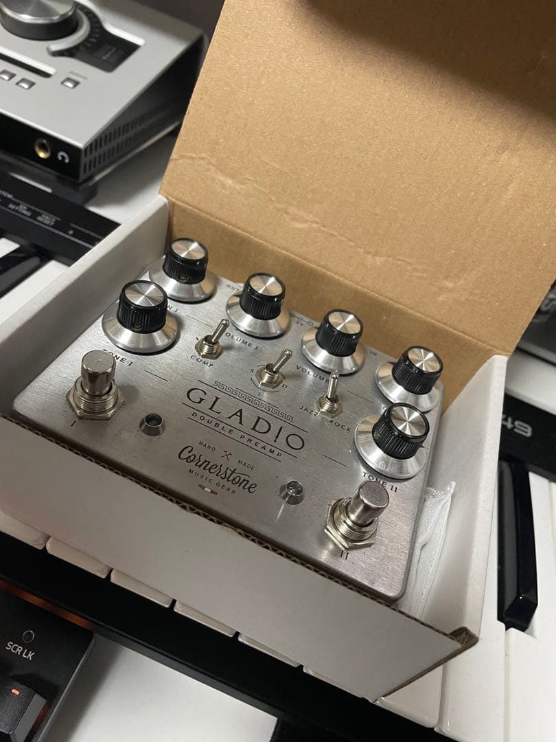 Cornerstone / GLADIO Double Preamp クローン