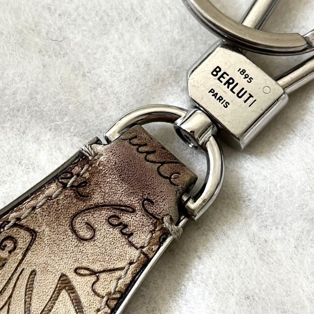 ベルルッティ シューホーン キーホルダー カリグラフィー レザー 白系 茶色