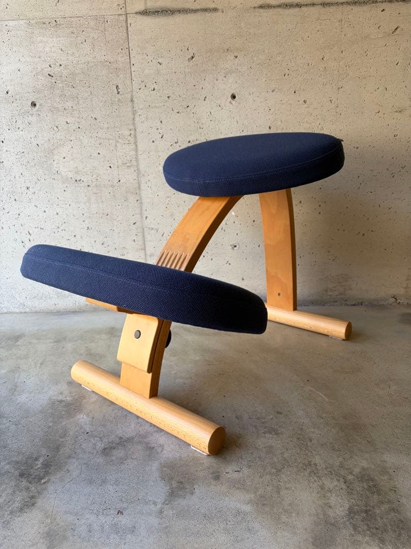 【良品】バランスイージー姿勢矯正チェア ネイビー