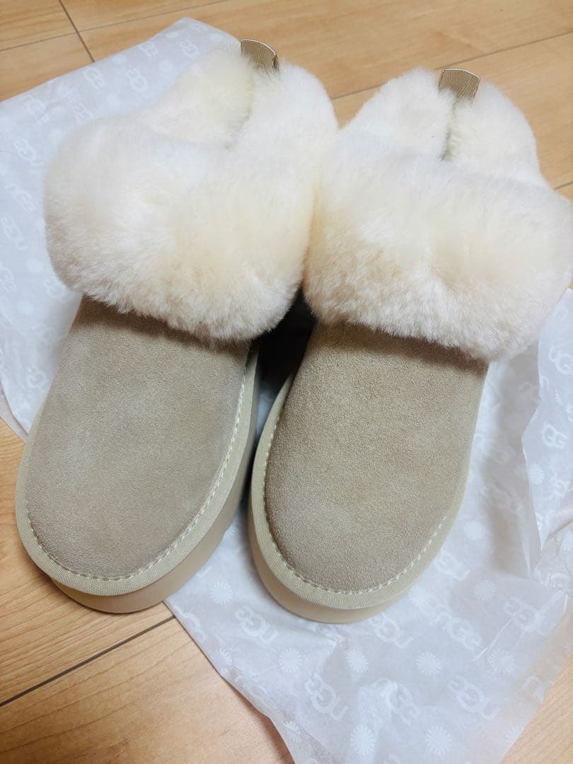 UGG 厚底23.5cm MUSTARD_SEED ムートンブーツ - メルカリ