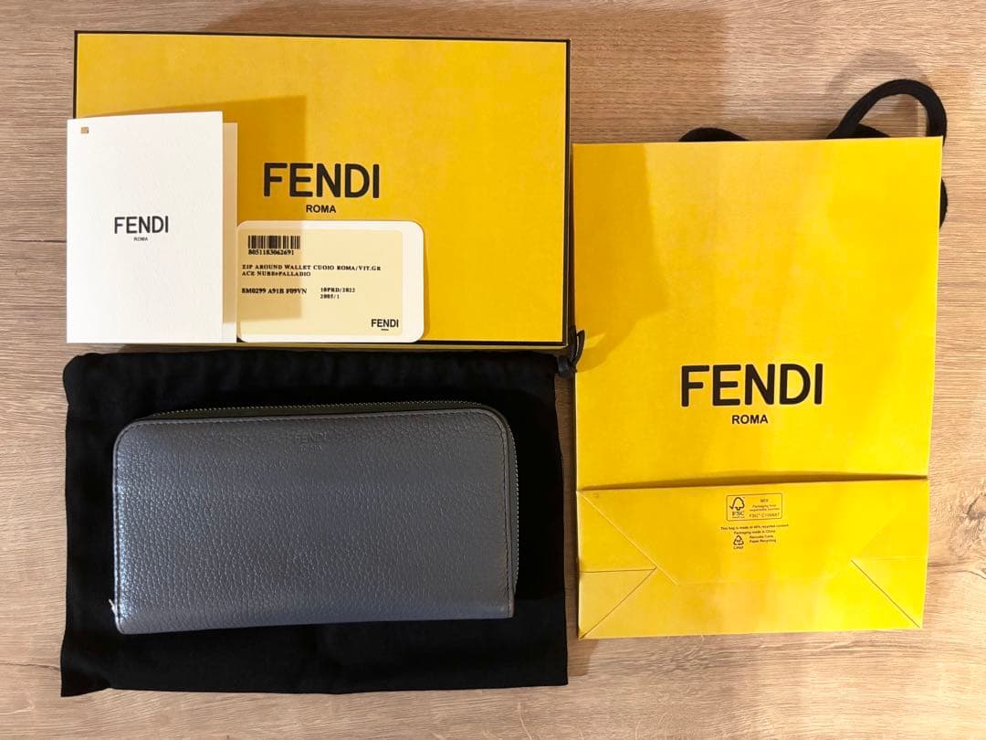 FENDI ピーカブー長財布
