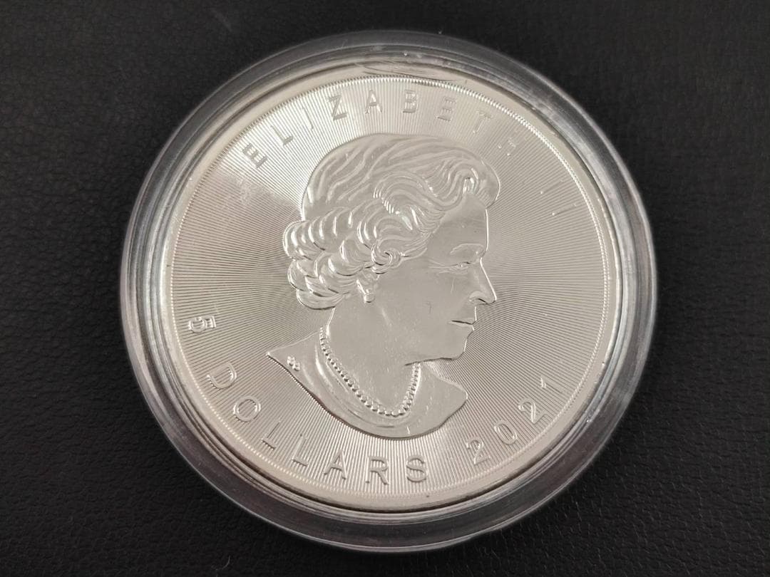 カナダ 2021年 1オンス エリザベス銀貨 5ドル 純銀 ケース入 美品 2021年 カナダ メイプルリーフ 1oz 5ドル 銀貨 エリザベス2世 NGC社