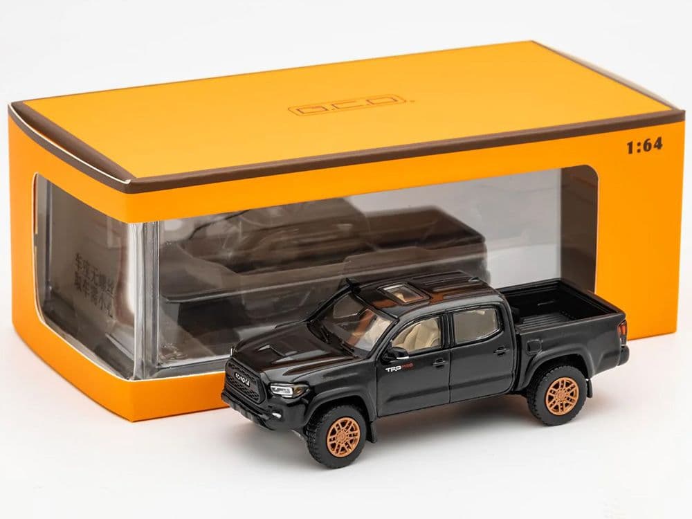 トヨタ・タコマ TRD PRO ブラック　ウィズ　ロールバー+スポットライト