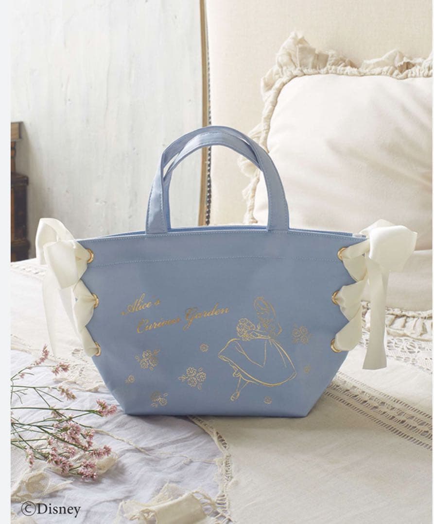 【Maison de FLEUR】”ふしぎの国のアリスコレクション”ハンドバッグ Maison de FLEUR】人気のDisney Collectionより『ふしぎの国のアリス