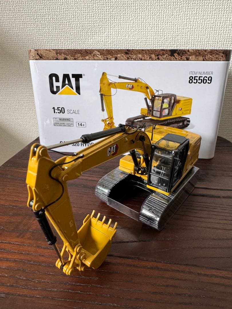 CAT 320 Hydraulic Excavator 1:50スケール - メルカリ