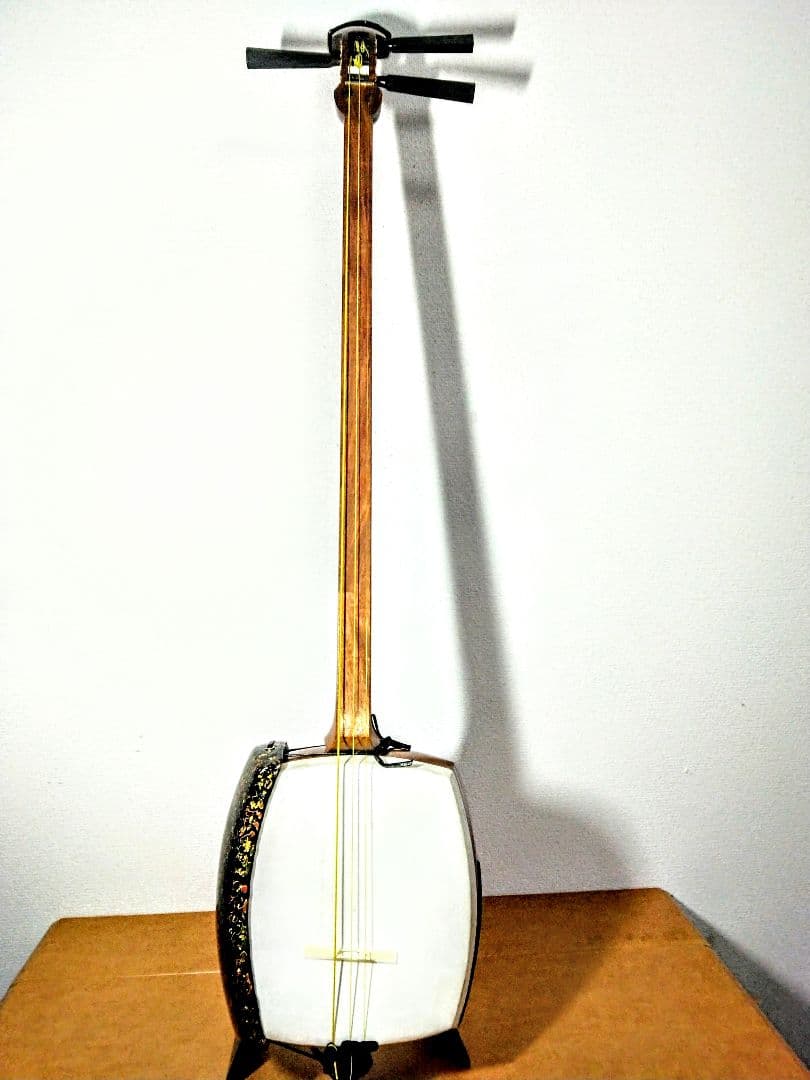 【状態良好】三味線　地唄　中棹　花梨　丸打胴　ハードケース　天然皮　津軽撥