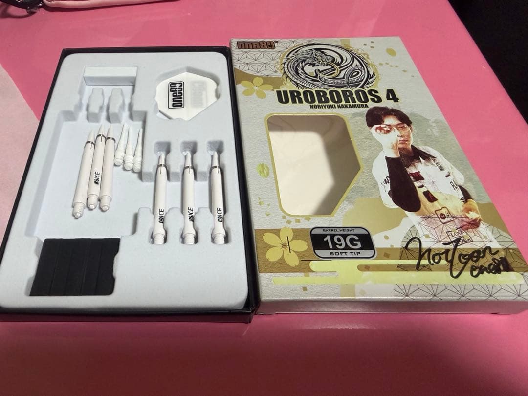 ダーツ　one80 ウロボロス4 レインボー 19g サイン入り