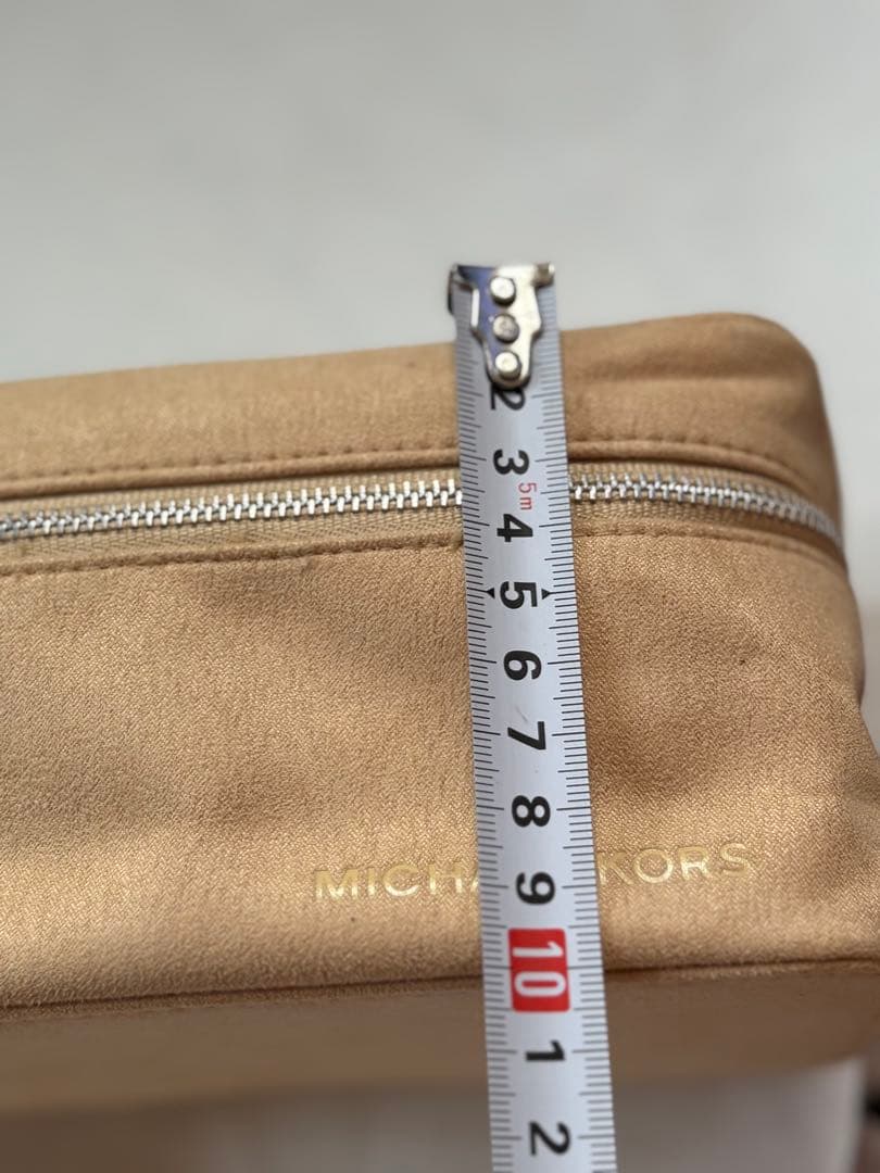 未使用 タグ付き】 MICHAEL KORS ベージュ ポーチ - メルカリ