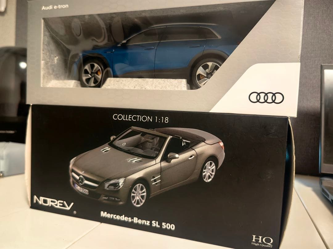 ノレブ 1/18 ミニカー 2台セット(アウディe-torn+ベンツsl)
