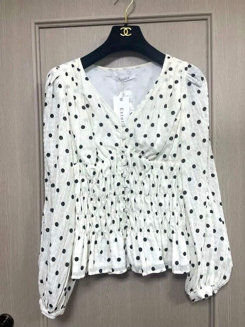 新品未使用Estella.K LuanaBlouse VネックシャーリングBL - メルカリ