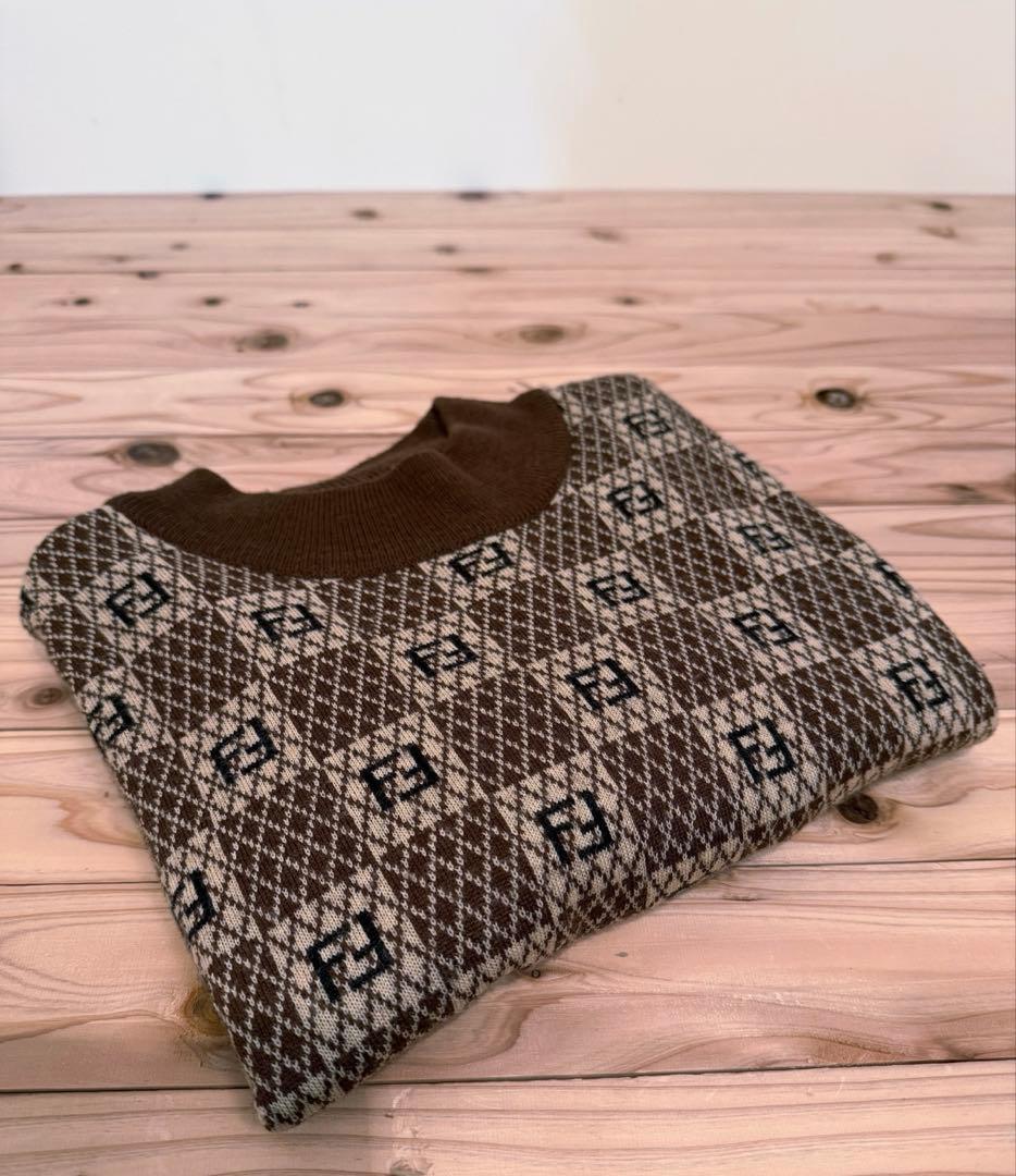 美品　FENDI モックネック・ニット　ロゴ　長袖　トップス　セーター