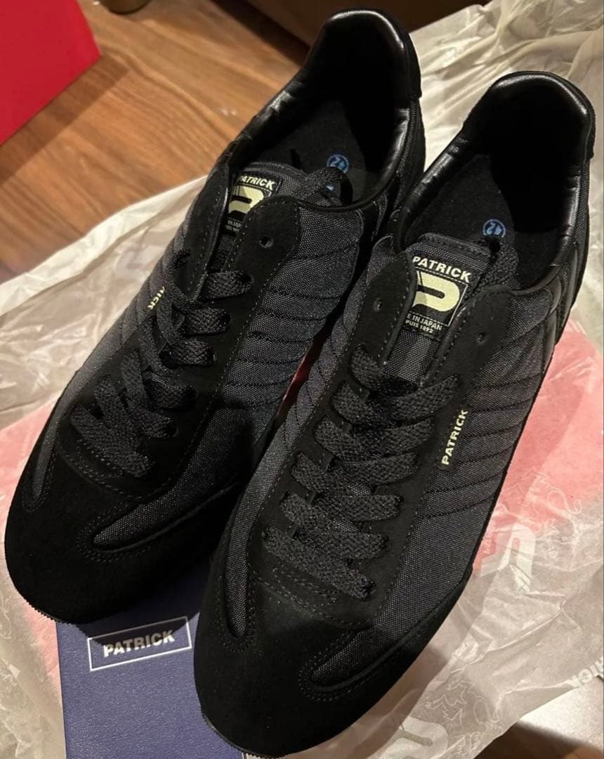 週末限定価　新品　未使用　パトリック マラソン　スニーカー　スペース　42サイズ