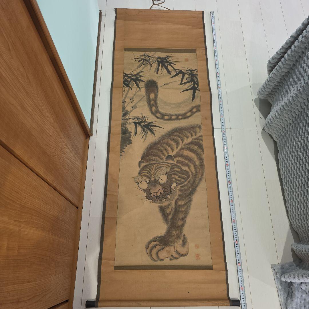 虎の掛軸 約幅67cm x 高さ1750cm