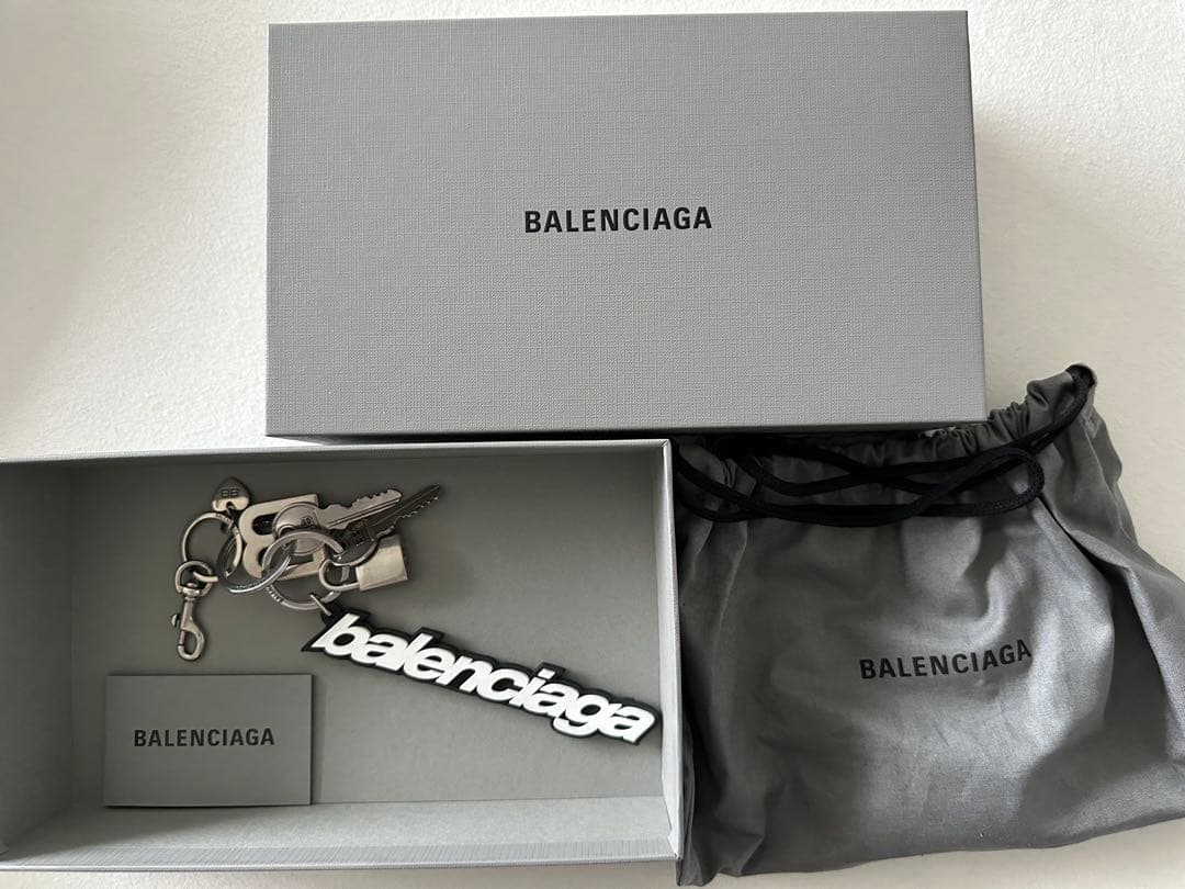 ミミ　BALENCIAGA ロゴキーホルダー