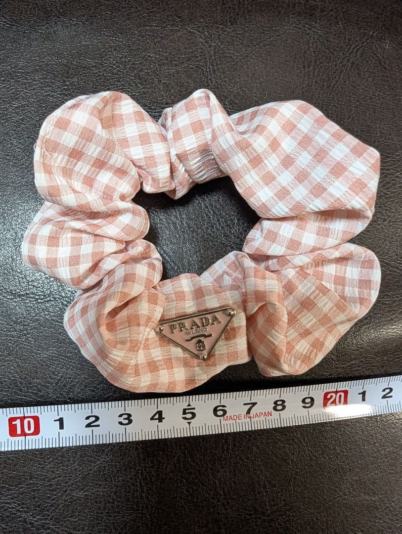PRADA ピンク・ホワイトチェック シュシュ - メルカリ