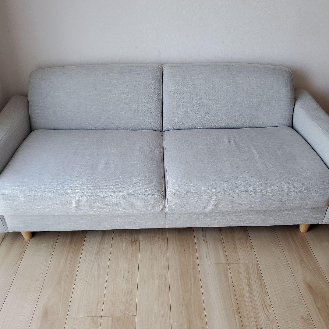 unico　グレーの3人掛けソファ