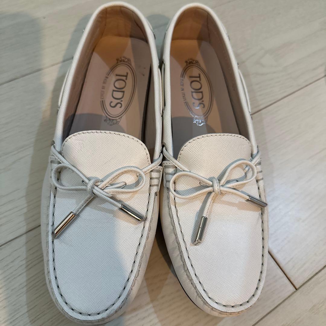 TOD'S ホワイト ローファー