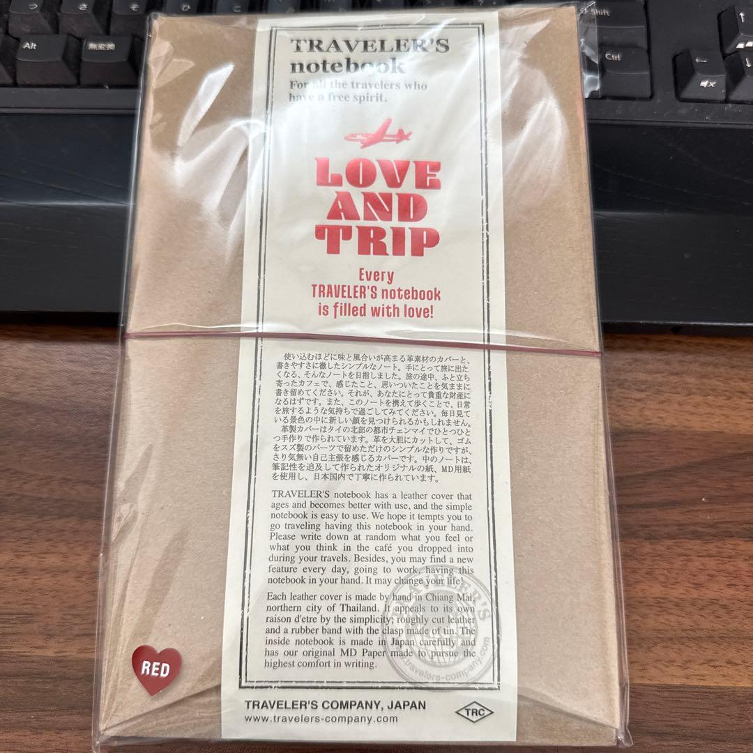 【未使用品】トラベラーズノート　レギュラーサイズ赤　LOVE AND TRIP