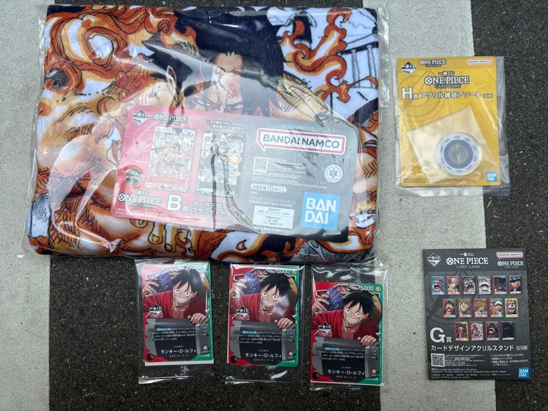 ワンピース一番くじ　プロモカード3枚　b賞　ブランケット　おまけつき