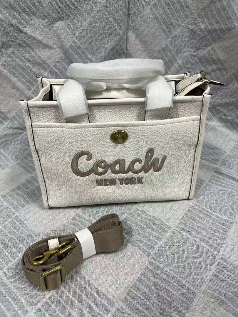 COACH コーチ カーゴ トート 26 レザー ホワイト CAM66 - メルカリ