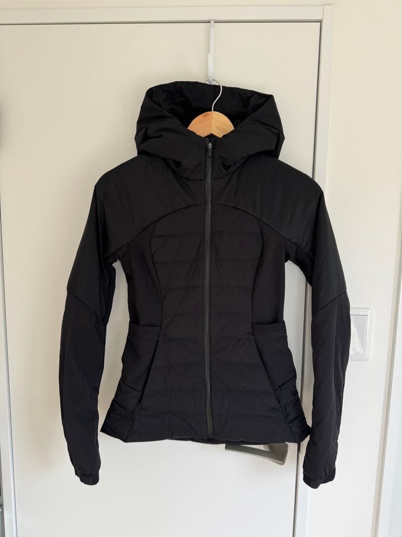 【美品】LULULEMON ルルレモンフード付きブラックジャケット