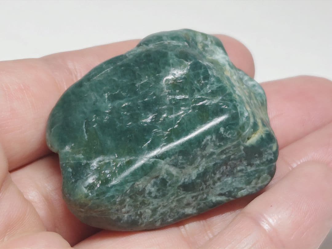 濃緑 64g 翡翠 ヒスイ 原石 鑑賞石 自然石 誕生石 鉱物 鉱石 水石