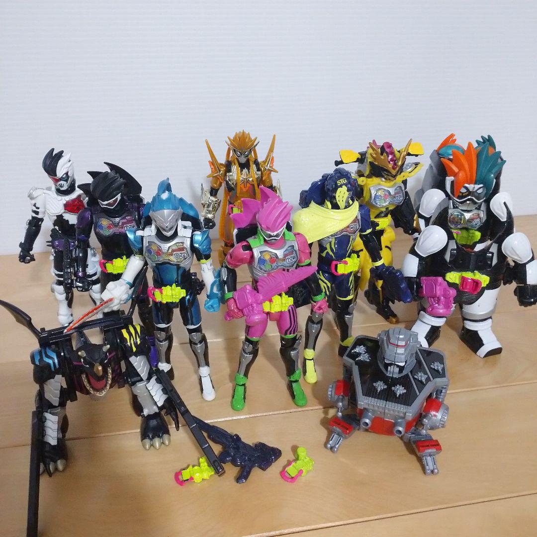 仮面ライダーエグゼイド LVURレベルアップライダーシリーズ 仮面ライダーエグゼイド』アクションフィギュア「LVUR」のレベルアップ