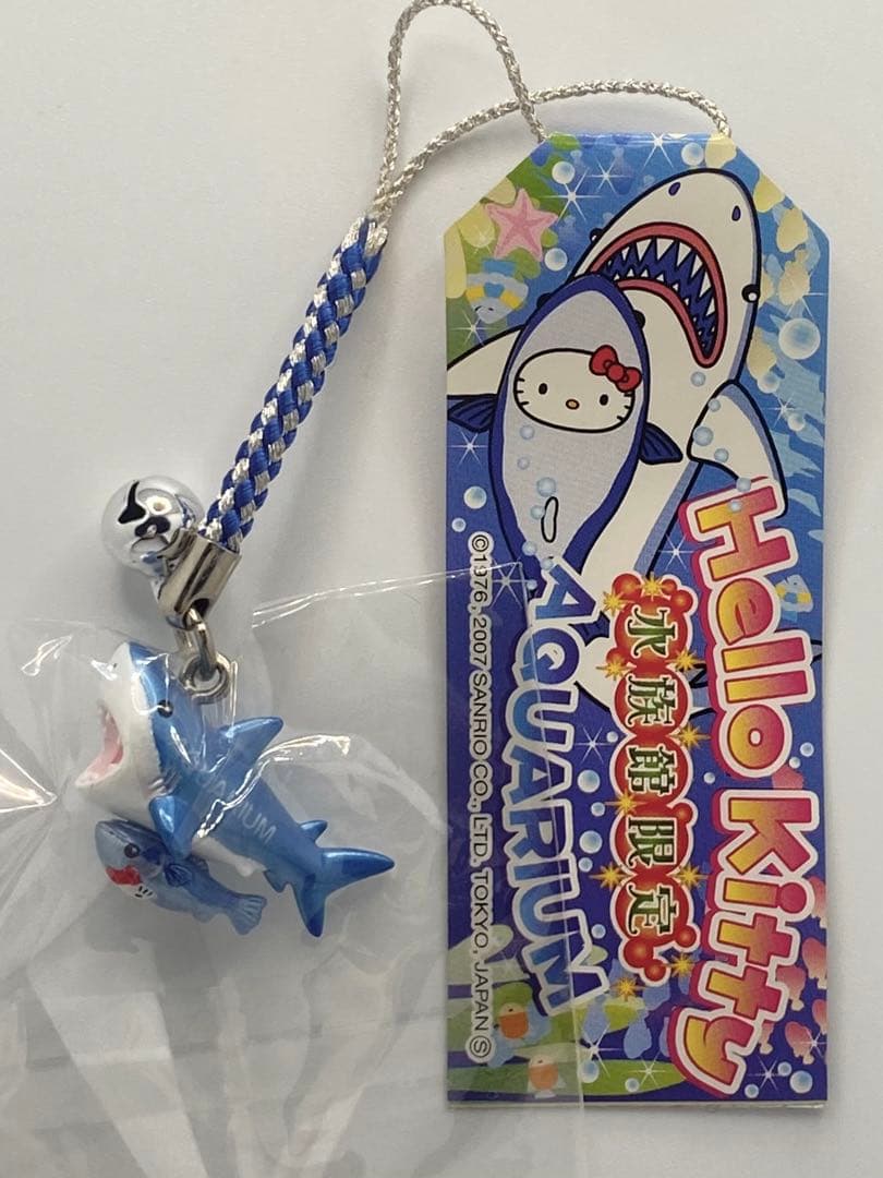 ☆ご当地キティ 水族館限定 コバンザメバージョン 根付け☆ - メルカリ