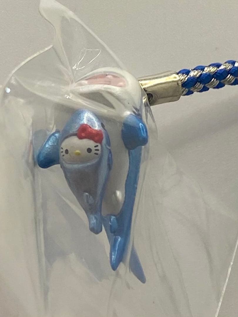 ☆ご当地キティ 水族館限定 コバンザメバージョン 根付け☆ - メルカリ