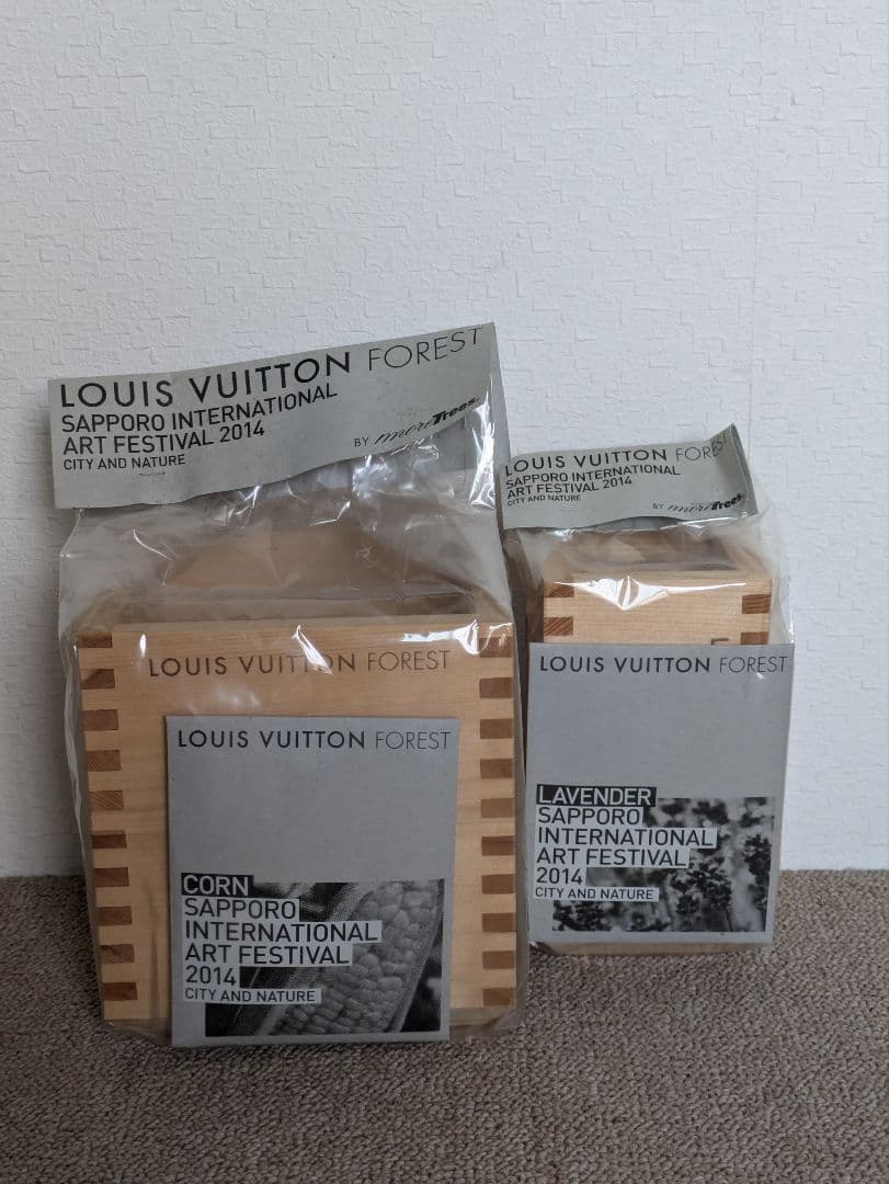 LOUIS VUITTON FOREST　限定販売品 2014 未開封　2個 Louis Vuitton LV x TM Cherry Pochette Métis East West M14231– TC