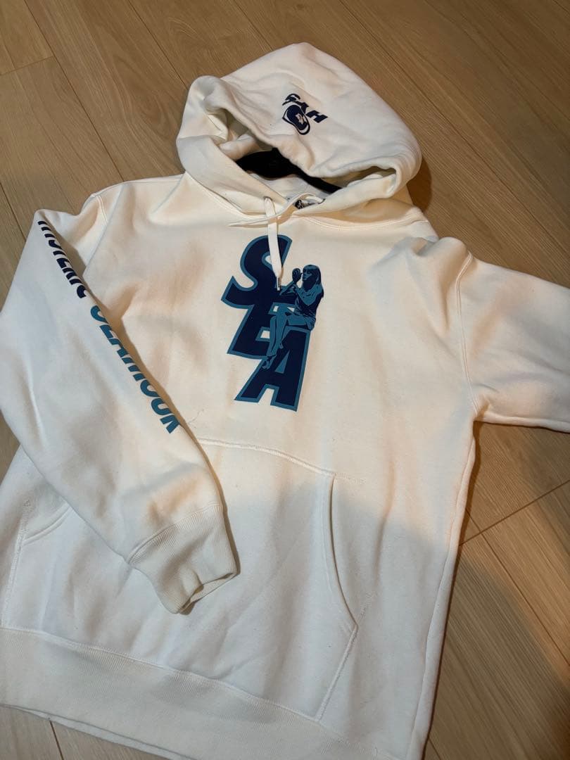 NNN‼️WIND AND SEA コラボホワイトパーカー