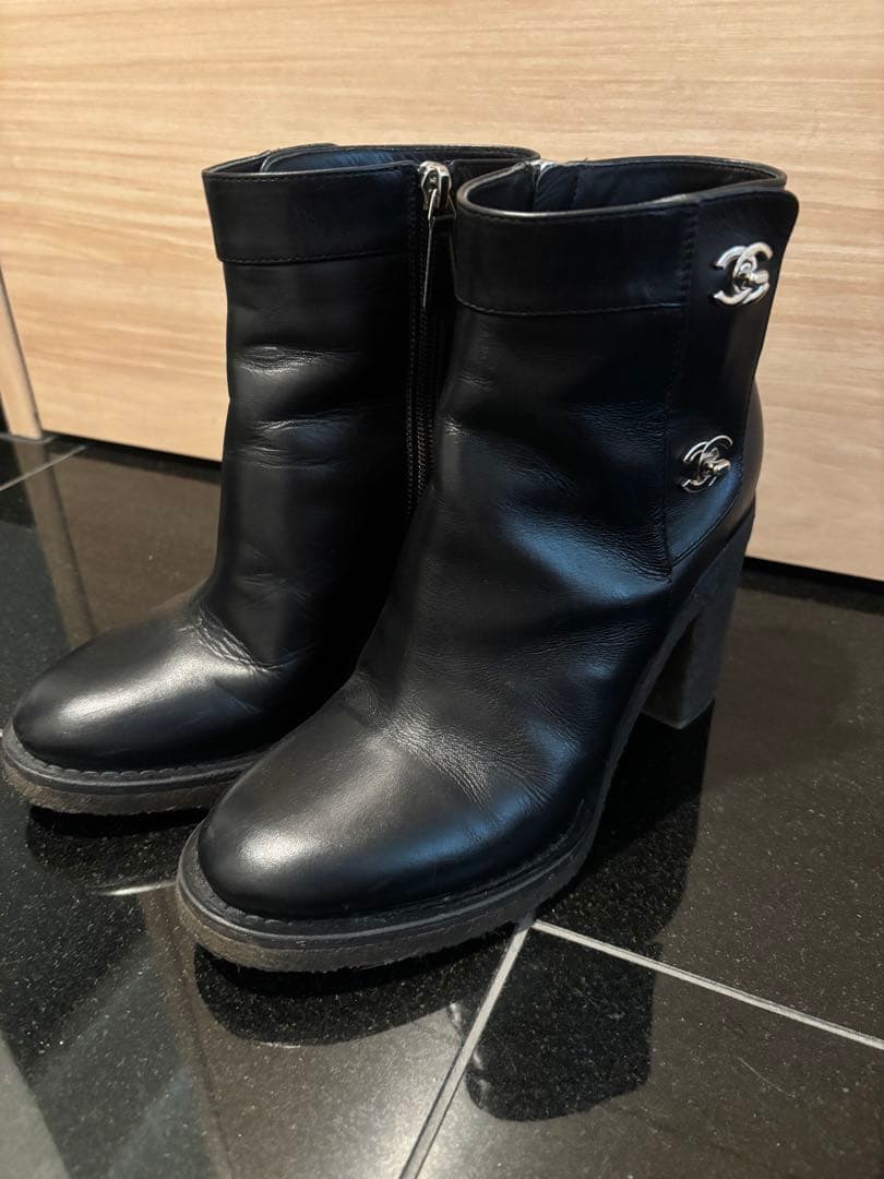りき✨CHANEL 黒38（24.5）ターンロックブーツ現品限り✨