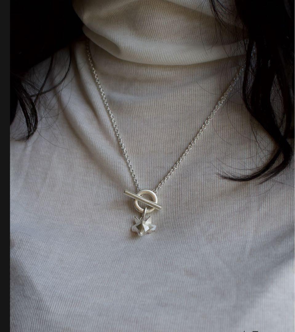 grayscale ウルフネックレス