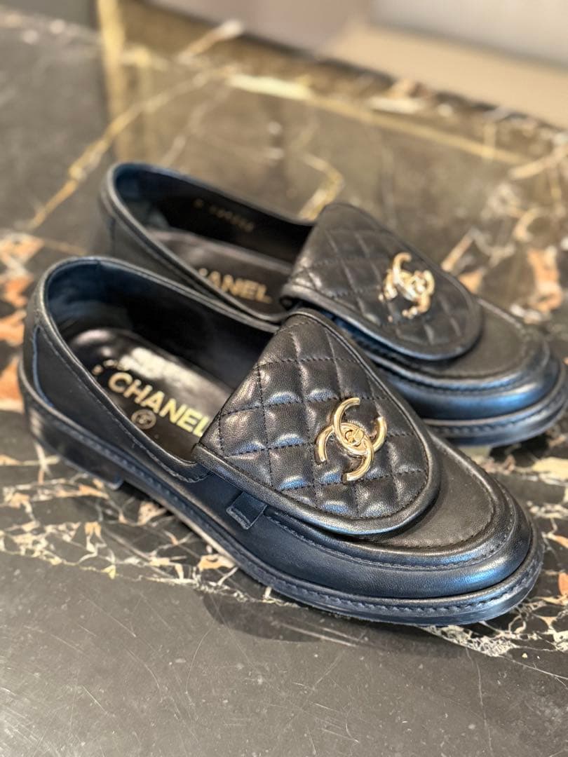 CHANEL ブラック ローファー キルティング - メルカリ