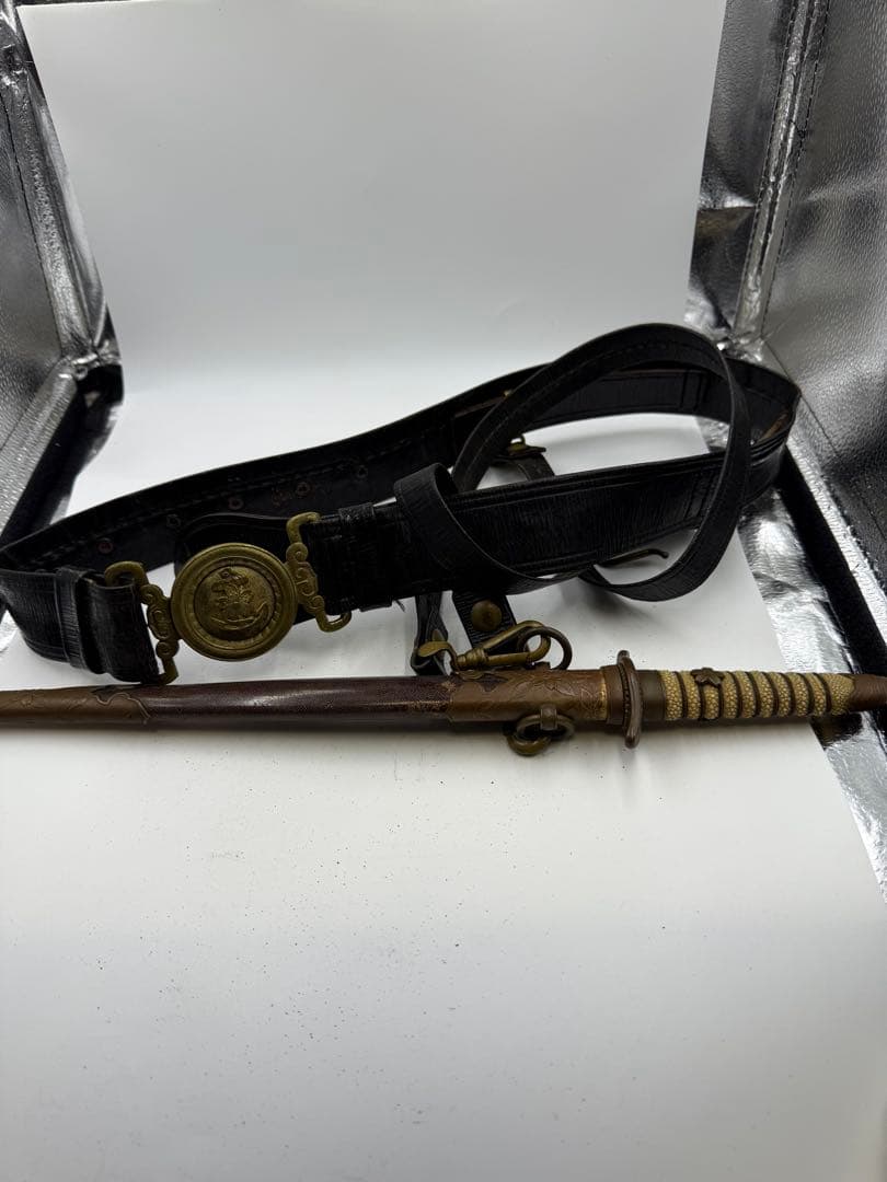 旧日本海軍　ベルトと短剣と肩章　大日本帝国海軍　当時物　海軍短剣模造刀