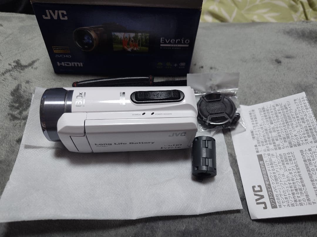 JVC Everio GZ-F117-w ビデオカメラ 本体