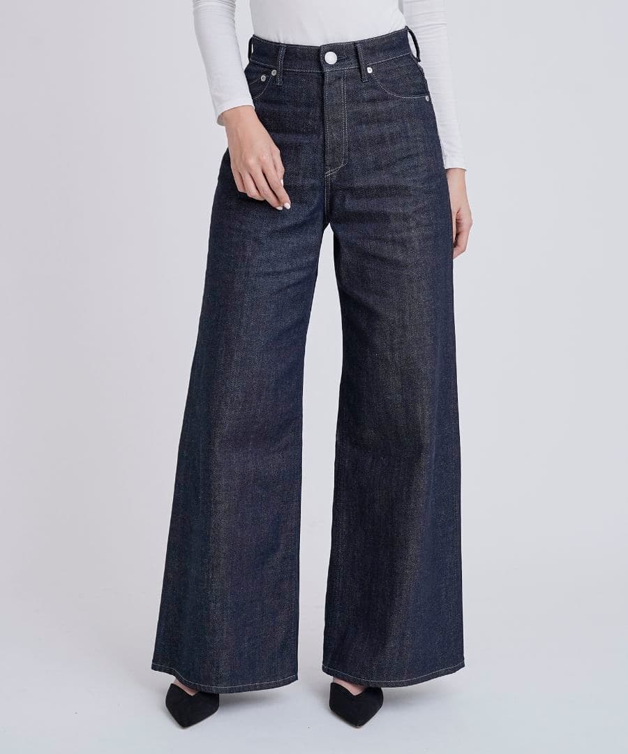 美品タグ有 ヤヌーク　ワイドフレア　サイズ23