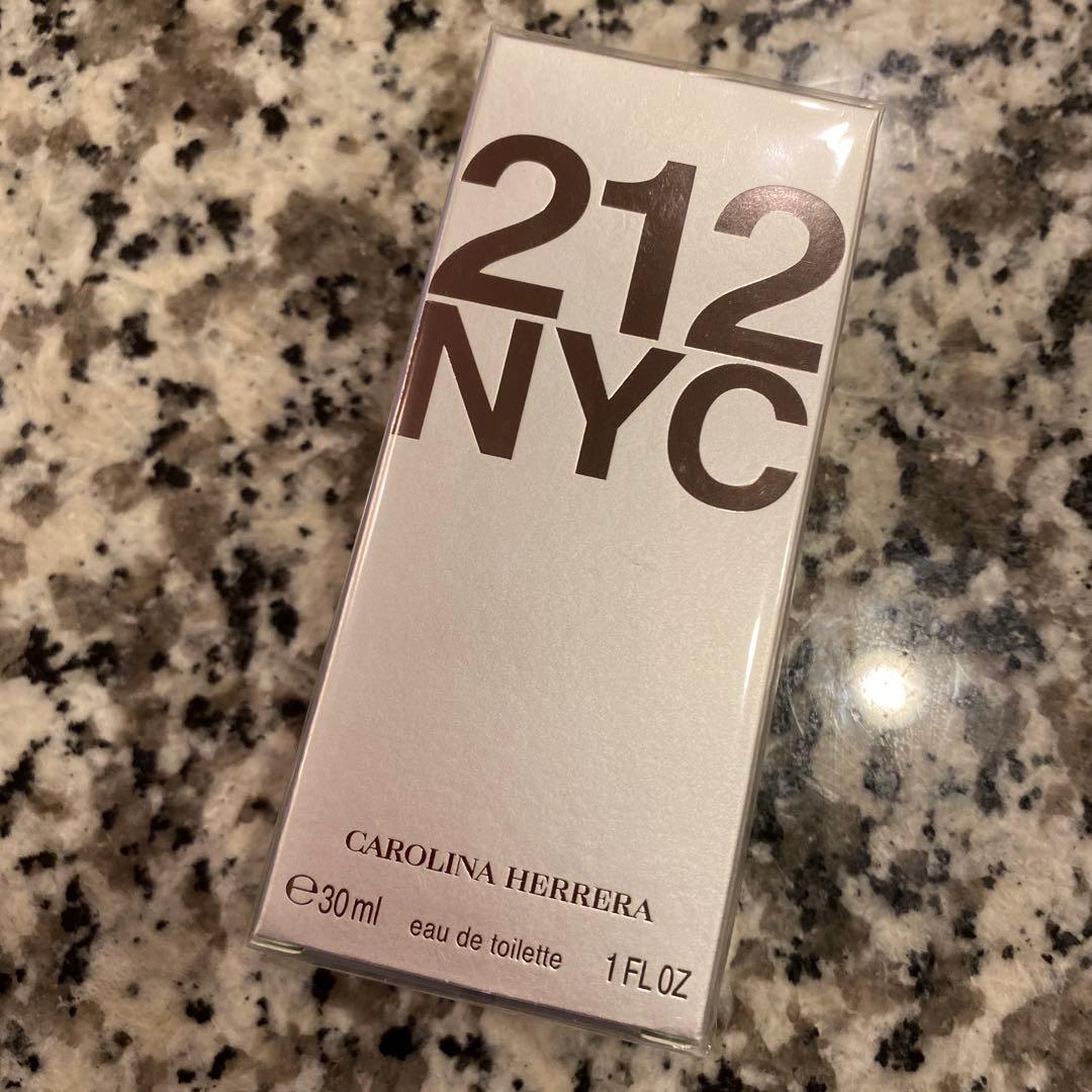 キャロライナへレラ　212 オーデトワレ　30ml 新品未開封