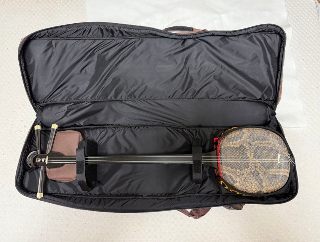 三線本体と専用ケース