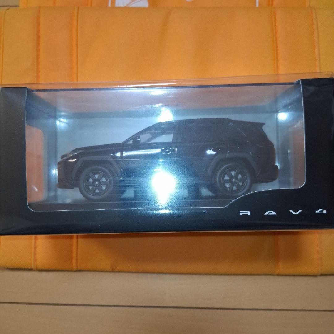 新型RAV4 アドベンチャーミニカー1/30 カラーアティチュードブラックマイカ