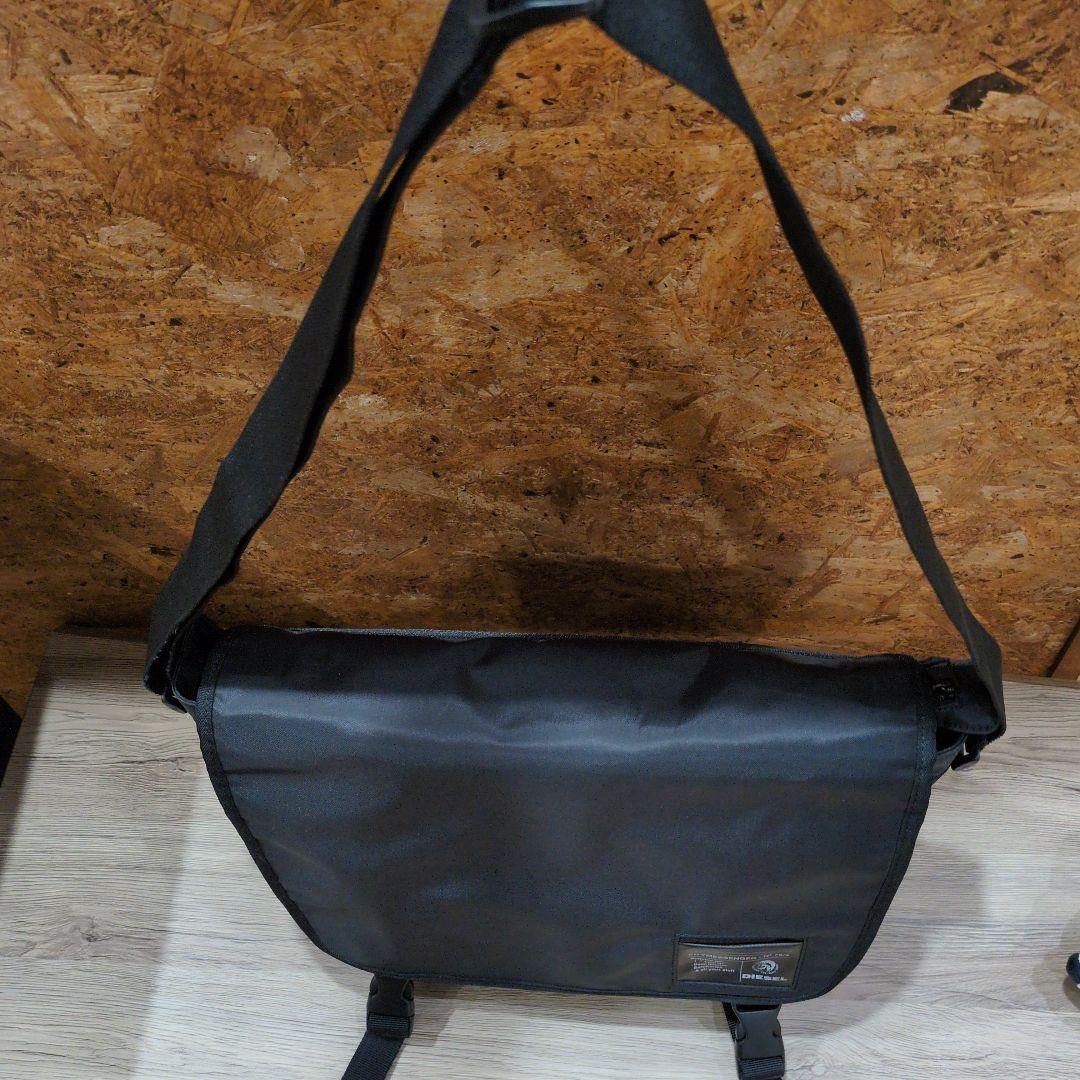 新生活に向けて】未使用 パソコン収納付きDIESEL メッセンジャーバッグ