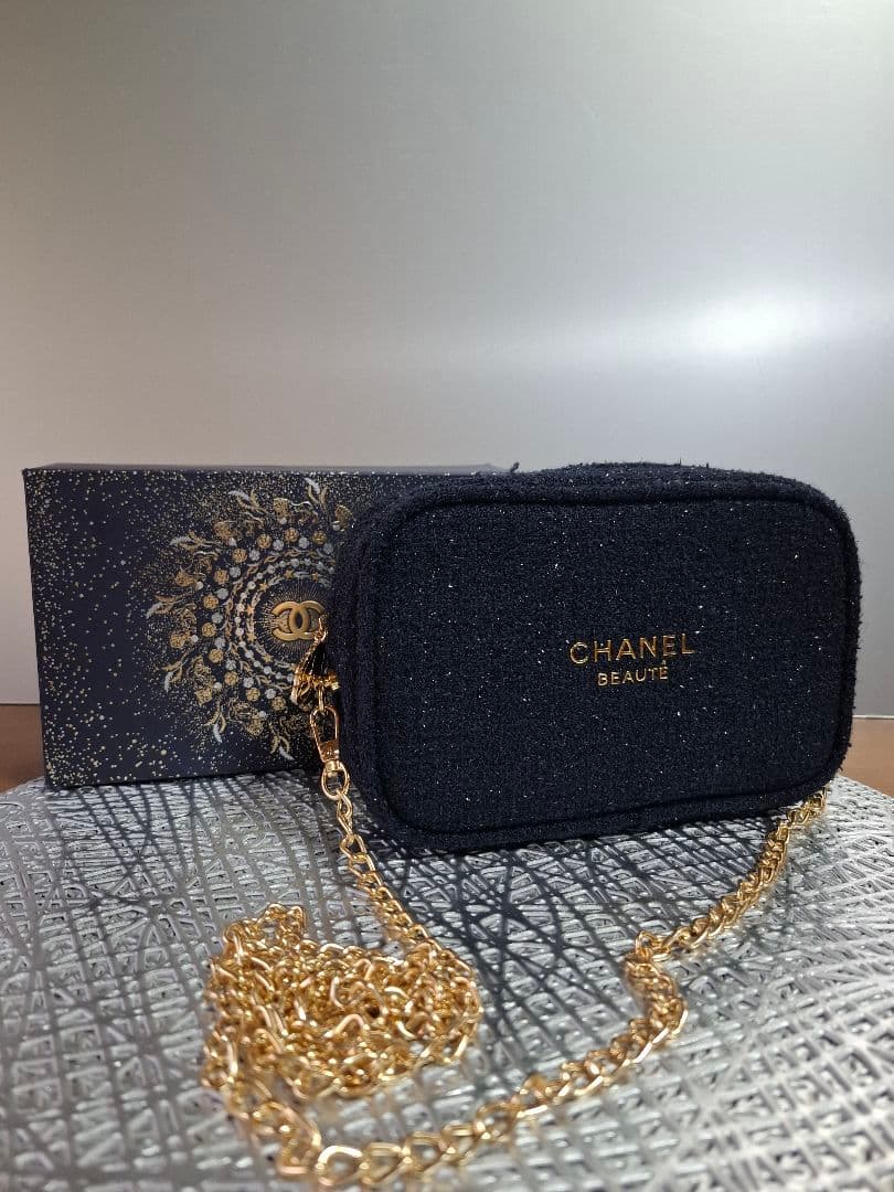 CHANEL 　2025ホリデー限定ポーチ　ネイビー　ノベルティ　斜め掛け