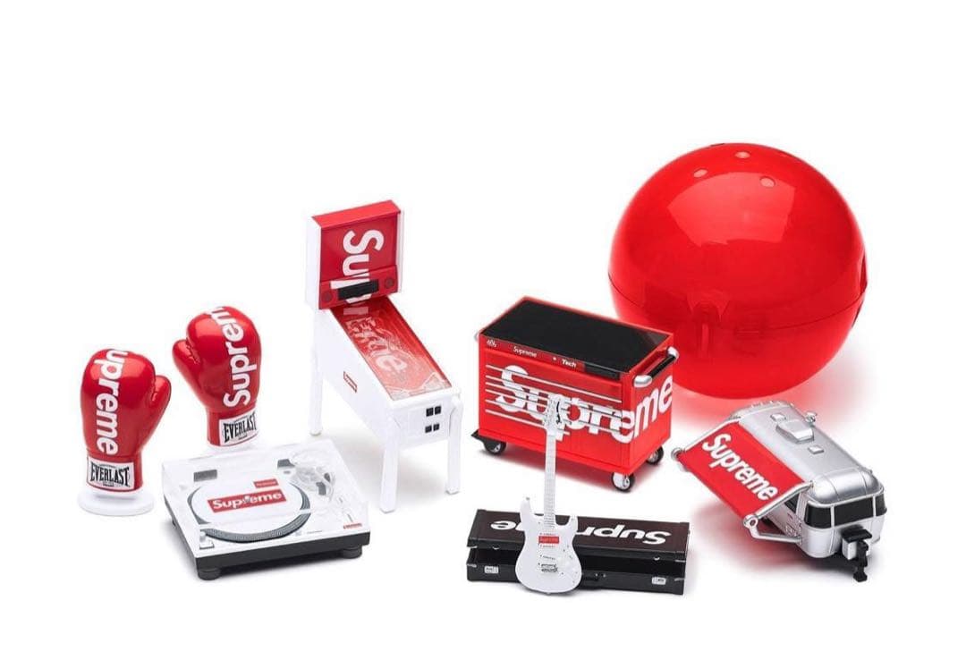 店舗限定Supreme Bandai Gashapon Machine 6セット
