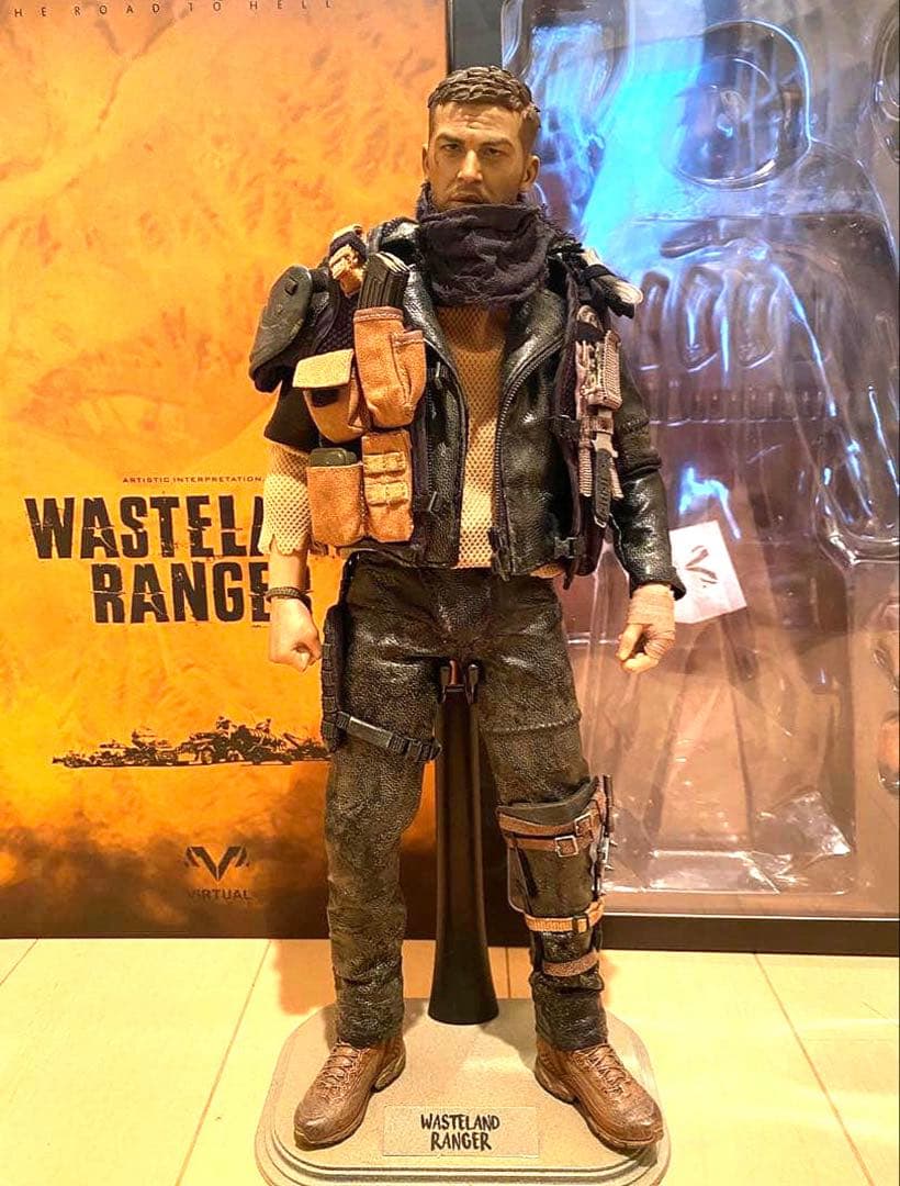 美品 マッドマックス トム・ハーディWasteland Ranger デスロード PRESENT TOYS MAD MAX Tom Wasteland Ranger 1/6 Scale Male Action